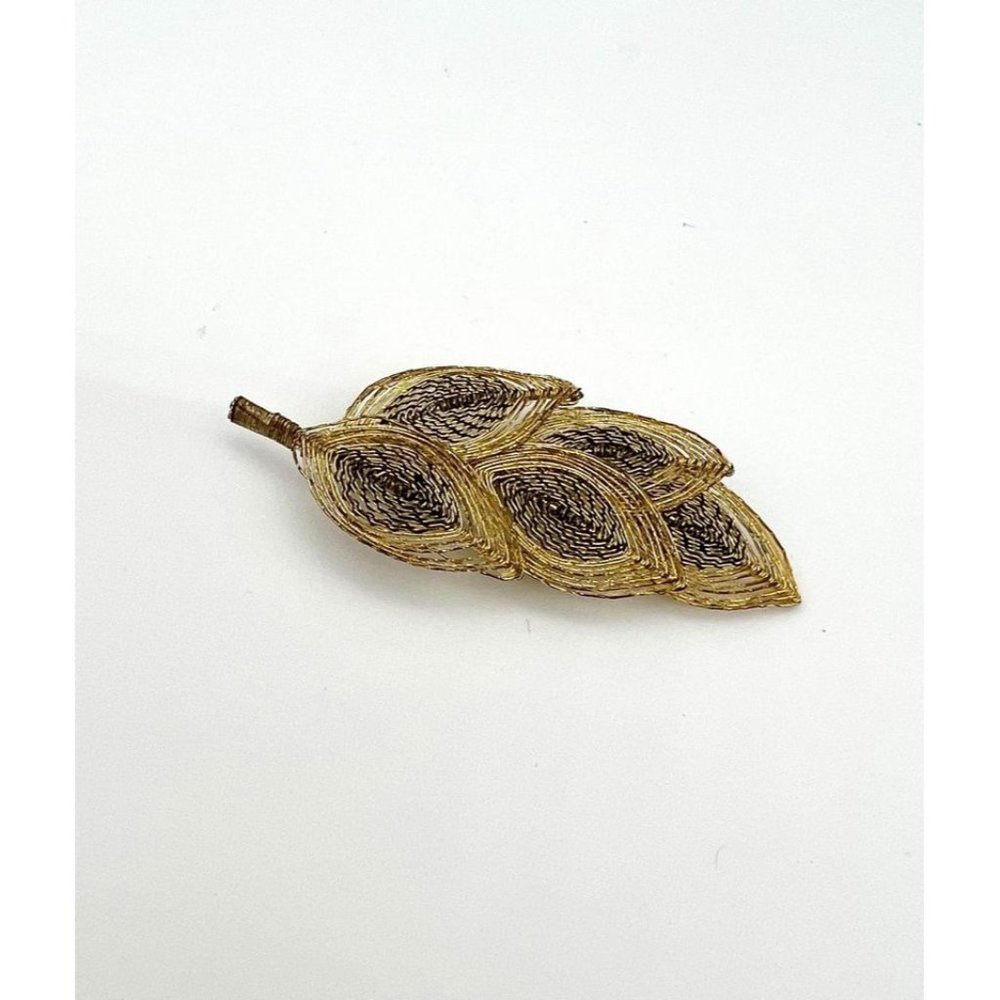Vintage Filigree Wire Gold Tone Leaf Design Brooch Pin MCM